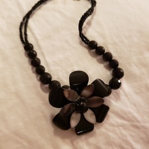 Black and white flower necklace and bracelet